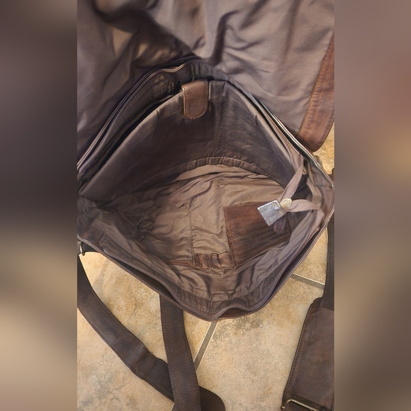 Oak Leathers Messenger Bag in Brown Leather - Picture 7 of 7
